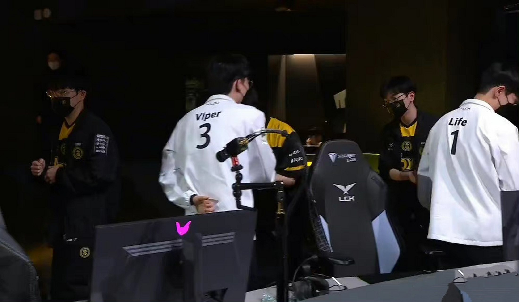 开云体育-KT血洗HLE，369完成史诗逆转鏖战多局成都决赛之夜，强势挺进下一轮的简单介绍